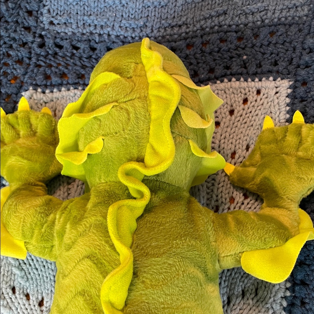 Creature From The Black Lagoon! 16” EUC. Two-toned Green Plush - Picture 6 of 8